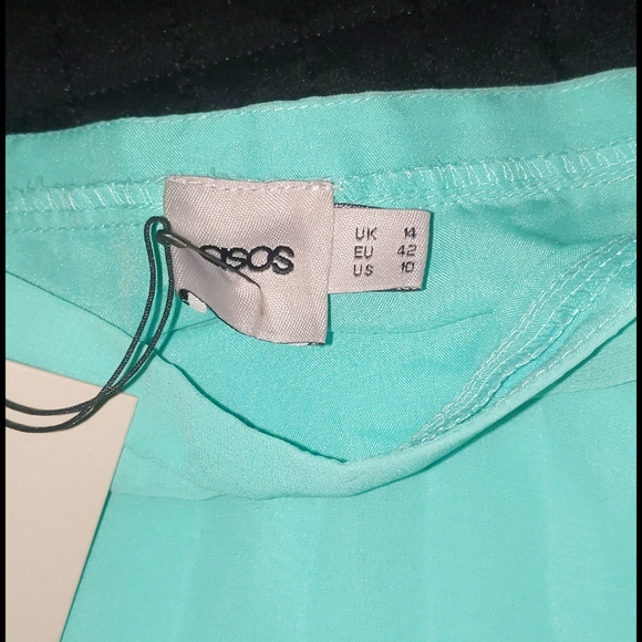 Pleated skirt. - Picture 2 of 2